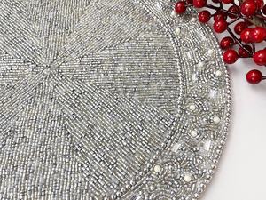Magnifiques sets de table brodés de perles, faits à la main, décoratifs, pour des tables élégantes, décoration pour la maison, la cuisine et les restaurants. - Product Image 5