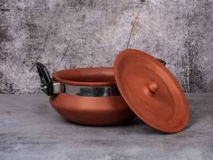 Olla de barro rústica hecha a mano, sin esmaltar, de arcilla natural, tradicional, de terracota, utensilios de cocina premium para una cocina saludable - Product Image 3