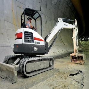Excavadora Bobcat E50 avanzada para proyectos de construcción que ofrece una potente fuerza de excavación, manejo preciso y eficiente. - Product Image 5