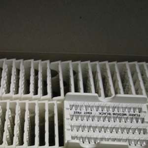 Cils individuels synthétiques faits à la main, sans nœuds, effet éventail, 24-30 poils, 3 rangées, meilleur prix de gros du Vietnam - Product Image 4