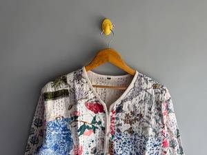 Chaqueta de algodón acolchada Kantha con estampado floral para mujer, cárdigan con botones frontales y patchwork, con bolsillos, ropa informal de invierno, regalo para ella. - Product Image 4