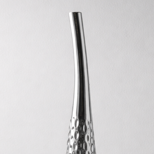 Florero de Metal Plateado Martillado de Lujo, Diseño Elegante, Alto y Delgado, Hecho a Mano, Decoración Moderna para el Hogar, Pieza Única - Product Image 1