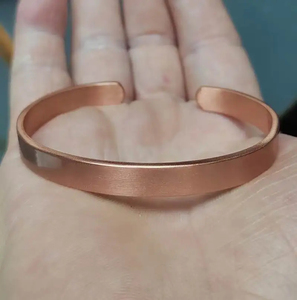 Brazalete de Cobre Hecho a Mano, Brazalete Abierto con Acabado Martillado, Joyería Ajustable para Muñeca, Estilo Vintage, Chapado en Cobre Antiguo, Geométrico - Product Image 3