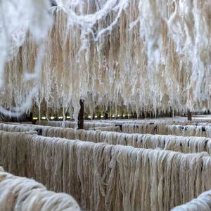 Fibra de Hoja de Piña de Calidad de Exportación - Limpiada, Secada al Sol y Lista para la Fabricación Textil - Product Image 1