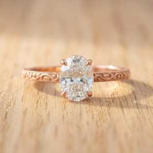 Bague de luxe haut de gamme en or massif 10k 14k 18k, style solitaire vintage filigrané, avec diamant de laboratoire E VVS de taille ovale brillant - Product Image 3