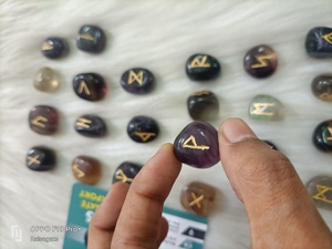 Ensemble de runes en fluorite naturelle multi-couleurs, 25 pièces, pierres de runes en cristal gravées, ensemble de divination avec pochette pour la méditation et la pratique spirituelle - Product Image 3