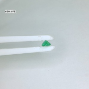 Émeraude ovale zambienne de qualité 3A, pierre précieuse en vrac, 0,58 ct, pierre verte riche, taille 7,00x5,10x3,00 mm, pour la fabrication de bijoux personnalisés - Product Image 2