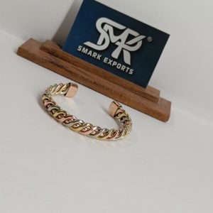 Bracelet magnétique en cuivre avec motif gravé, artisanat métallique fait main, bracelet réglable pour hommes et femmes, traditionnel - Product Image 3