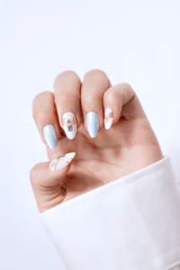 Uñas Postizas Artificiales Azules y Blancas con Pedrería, Uñas de Lujo con Forma de Almendra, OEM ODM, Venta al por Mayor, Uñas Personalizadas con Pedrería - Product Image 2