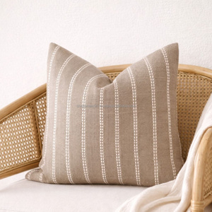 Housse de coussin tissée à la main bleu clair 45 × 45 cm, motif rayures verticales fines texturées, décoration d'intérieur scandinave - Product Image 5