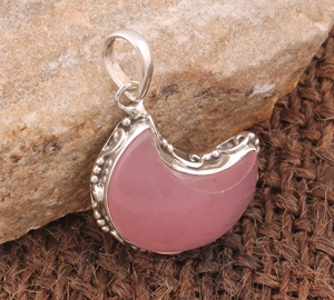 Colgante de Media Luna de Jade Rosa Vintage, Collar de Luna Creciente con Gema Natural, Plata de Ley 925 con Borde Punteado, Colgante de Amuleto, Regalo - Product Image 3