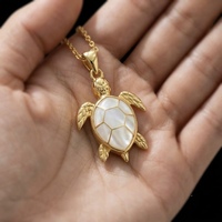 Collier en laiton plaqué or avec pendentif tortue de mer fait main en nacre et pierre, serti clos, motif animal marin, vente en gros