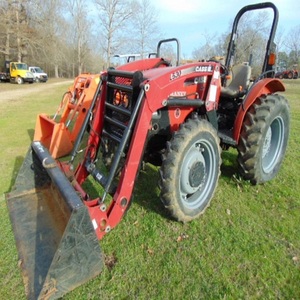 Potente tractor Case IH Farmall 45A diseñado para un rendimiento agrícola de alta resistencia con una fuerza de motor confiable y una calidad superior. - Product Image 3