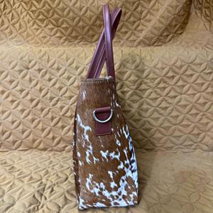 กระเป๋าโท้ทหนังแท้ลายปักเก๋ไก๋สำหรับผู้หญิง สะพายไหล่หรือถือได้ เหมาะสำหรับฤดูร้อนและฤดูใบไม้ร่วง ปิดด้วยซิป รุ่น LHTB-0024 - Product Image 6