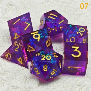 ชุดลูกเต๋า D20 สีน้ำเงิน ทำจากเรซิ่นรักษ์โลก วาดลายด้วยมือ ขอบคม สำหรับเกม RPG พร้อมกล่องของขวัญ - Product Image 1