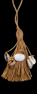 Serviette en lin beige avec anneau doré et franges décoratives en forme de coquille pour la décoration de table - Product Image 2