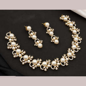 ชุดสร้อยคอโชคเกอร์สุดหรู - ประดับด้วยหินออสเตรียและไข่มุก ดีไซน์งดงาม - Product Image 2