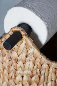 Porte-rouleau de papier toilette en jacinthe d'eau tressé à la main, panier de rangement durable en fibre naturelle pour salle de bain, vente en gros - Product Image 3