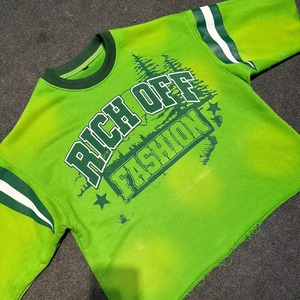 เสื้อยืดคอกลมแขนสั้นผู้ชาย Rich Off Fashion สีเขียว ผ้าฝ้ายถัก สไตล์สตรีท ทรงปกติ พิมพ์ลายกราฟิก - Product Image 3