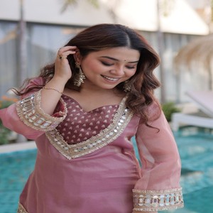 VASTRA COTTAGE Blusa con Encaje y Espejo, Mangas Largas con Diseño de Campana, Pantalones Ajustables con Diseño Jacquard, Conjunto Étnico Elegante para Mujer - Product Image 4