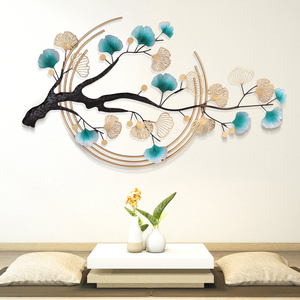 Sculpture murale en métal en forme de branche d'arbre, feuille de Ginkgo, œuvre d'art botanique avec accents floraux bleus et dorés pour la décoration moderne de la maison - Product Image 1