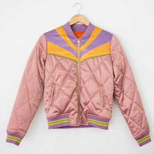 Chaqueta de Satén Sunrise con Logotipo Personalizado |   Chaqueta estilo bomber Varsity Coach |   Fabricante Mayorista OEM ODM - Product Image 1