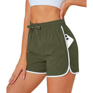 Shorts de sport pour femmes en polyester vert avec bordure contrastée, shorts de yoga avec cordon de serrage, poche latérale, séchage rapide, respirant, shorts de course - Product Image 1