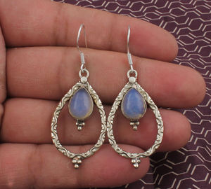 ต่างหูเงินแท้ 925 ประดับพลอยธรรมชาติหลากสี รุ่นห้อยระย้า อะเมทิสต์ ซิทริน เพอริดอท โทแพซ เหมาะสำหรับงานแต่งงานและงานปาร์ตี้ - Product Image 2