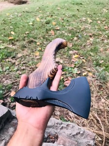 Hacha de Acero con Alto Contenido de Carbono Hecha a Mano y Personalizada, Hacha Vikinga de Grado Industrial con Funda de Cuero Fino para Exteriores - Product Image 3