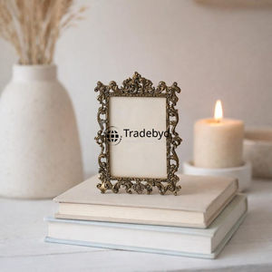 Cadre photo en métal artisanal de qualité supérieure pour table, par Tradebyd - Product Image 2