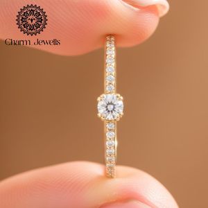 แหวนหมั้นเพชรโมอิสซาไนต์ชุบทอง 18K จาก Charm_Jewells ดีไซน์คลาสสิคสำหรับผู้หญิง ลายพืชแบบฝังเพชรทรงคุชชั่น - Product Image 3