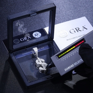 Colgante de Moissanita con Forma de Signo de Dólar - Colgante de Plata 925 con Moissanita, Colgante de Moissanita con Corte Baguette, Joyería de Lujo Estilo Hip Hop - Product Image 4