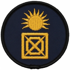 Insignia Masónica Azul Marino Bordada con Corona Dorada y Corona de Laurel, Emblema Triangular Termoadhesivo, Símbolo de la Francmasonería para Ropa de Logia - Product Image 3