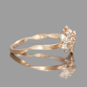 Anillo de Aniversario para Mujer con Moissanita Redonda de 1.40 MM, Plata de Ley 925 con Baño de Rodio, Engaste de Bisel, Diseño Minimalista en Racimo, Anillo Único - Product Image 3