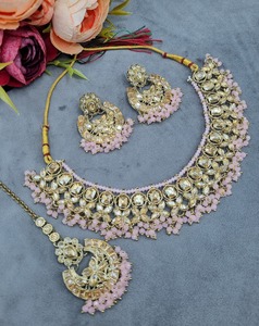 PING Bling kundan polki ชุดสร้อยคอลูกปัดคริสตัลสีชมพูพร้อมต่างหูและ Maang Tikka ชุดเครื่องประดับแต่งงาน - Product Image 1