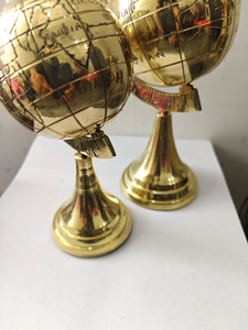 Globe terrestre Art Déco en laiton fait main avec carte gravée, décoration de bureau traditionnelle rotative - Product Image 6