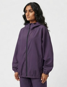 Sudadera con capucha cortavientos para mujer, informal, 100% nailon, impermeable, con hombros caídos, holgada, para lluvia, de ajuste regular, con cremallera. - Product Image 6