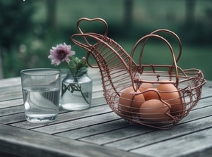Porte-œufs en fer forgé en forme de poule couleur cuivre, accessoire de cuisine de qualité supérieure et présentoir élégant pour œufs - Product Image 3