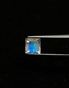 Pierre de lune arc-en-ciel naturelle, taille carrée, gemme en vrac à effet chromatique pour la fabrication de bijoux - Product Image 1