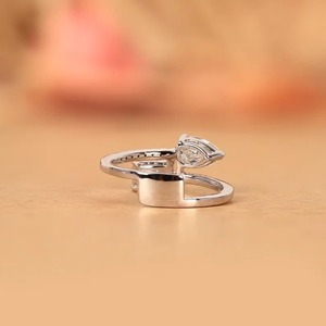Anillo de diamantes Toi et Moi de oro macizo con corte de pera y radiante, anillo de compromiso de diamantes cultivados en laboratorio con corte mixto - Product Image 5