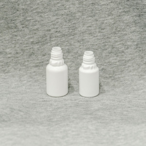 Conteneur cylindrique en plastique PP blanc réutilisable avec fermeture à vis étanche pour applications cosmétiques - Product Image 1