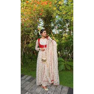 ชุดเดรสทรงเอไลน์งานแฮนด์เมดจากดีไซเนอร์ พร้อมโคติและผ้าคลุมไหล่ ทรงเอ็มไพร์ เหมาะสำหรับงานปาร์ตี้ ผ้าชีฟอง - Product Image 5