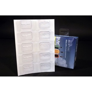 Etiquetas Adhesivas Transparentes Plegables de PET con Ranura Euro para Exhibición en Ganchos de Exhibición en Comercios Minoristas - Product Image 3