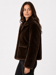 Veste en fausse fourrure marron foncé de luxe pour femme, manteau d'hiver haut de gamme, vêtement d'extérieur élégant en peluche, veste en fausse fourrure douce et chaude, veste tendance chic pour femme - Product Image 2