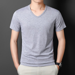 เสื้อยืดคอกลมผ้าคอตตอนผสมไหมไอซ์ซิลค์สำหรับผู้ชาย แขนสั้น สีพื้น ดีไซน์พิมพ์ลายปักโลโก้ OEM แบบกำหนดเอง สำหรับฤดูร้อน ระดับพรีเมียม - Product Image 2