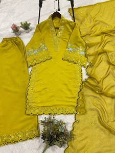 Conjunto de traje salwar Mal Chanderi premium con bordado de lentejuelas, trabajo de corte y dupatta de organza suave - Product Image 5