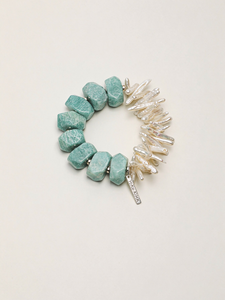 Pulsera artesanal de plata chapada con amazonita y perlas Biwa, diseño sin fin - Product Image 1