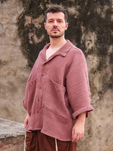 Chemise en gaze de coton rose poudré pour homme, manches décontractées style kimono, col cubain classique, coupe ample bohème - Product Image 2