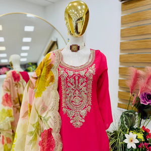 Lehenga Choli de Diseño Maruti, Talla Grande XL, para Bodas, Bordado con Lentejuelas de Diamantes, Largo hasta el Suelo, 100% Poliéster - Product Image 1