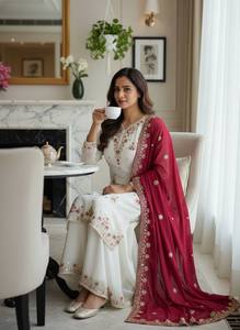 Realza la Belleza de tu Armario con este Conjunto Moderno de Kurta y Salwar Kameez para Fiestas, Recién Lanzado - Product Image 3